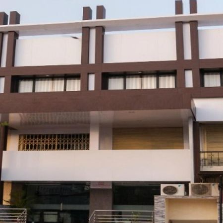 1 Bedroom Guest House In Jashoda Nagar, Ahmedabad Ахмедабад Экстерьер фото